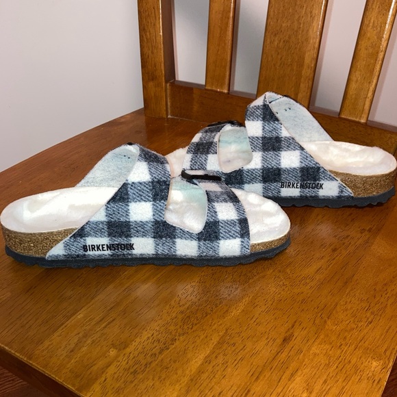 Birkenstock Shoes - NWOT Birkenstock Arizona Shearling Footbed Sandal 36eu